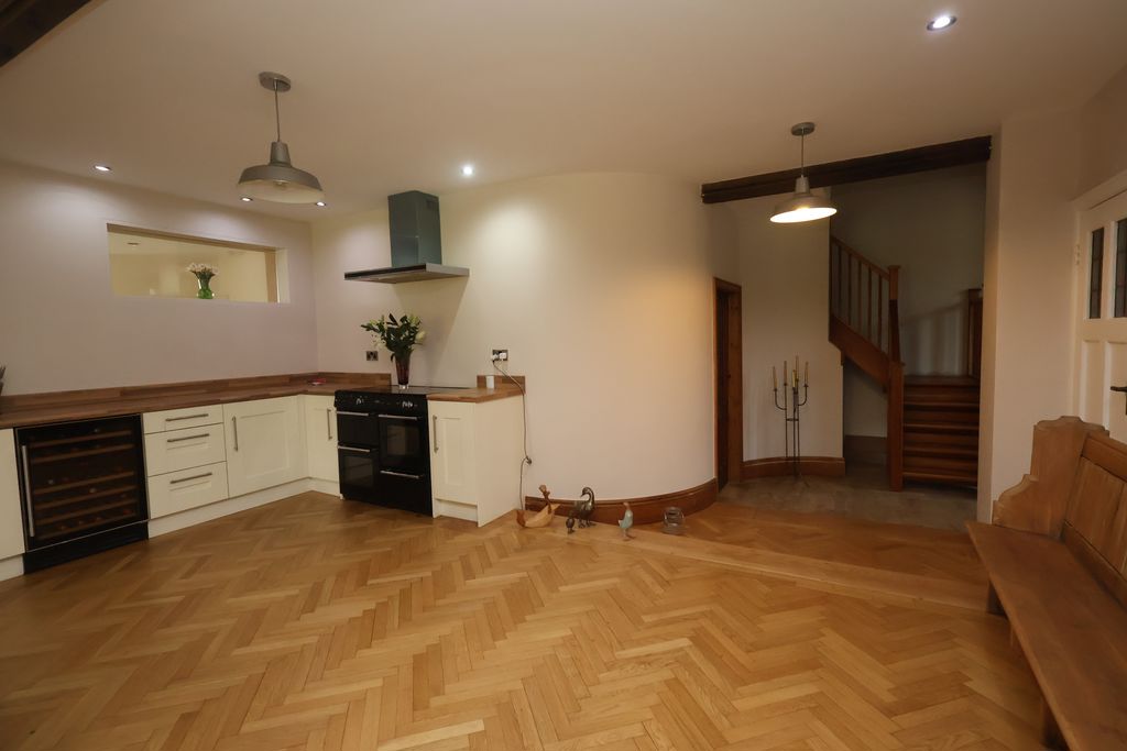 Kitchen- click for photo gallery
